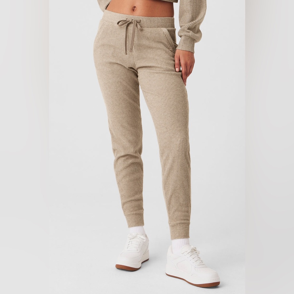 ALO Muse sweatpants!! NWT